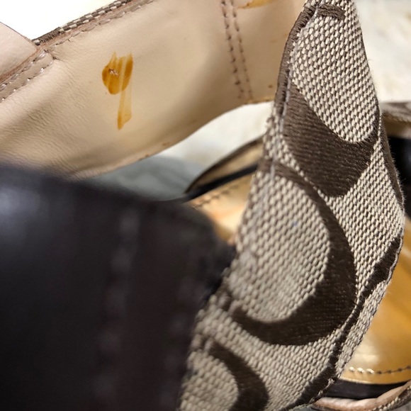 Coach Darcey Heels with Vintage Wristlet - Picture 10 of 17